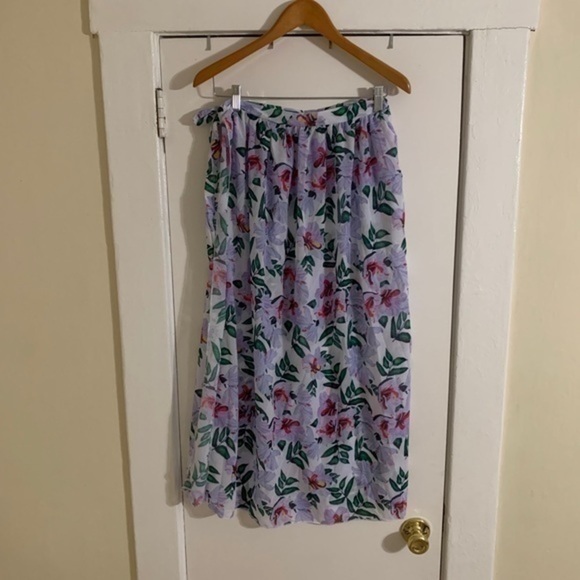 White‎ Floral Swim Coverup Size Medium - Picture 5 of 9